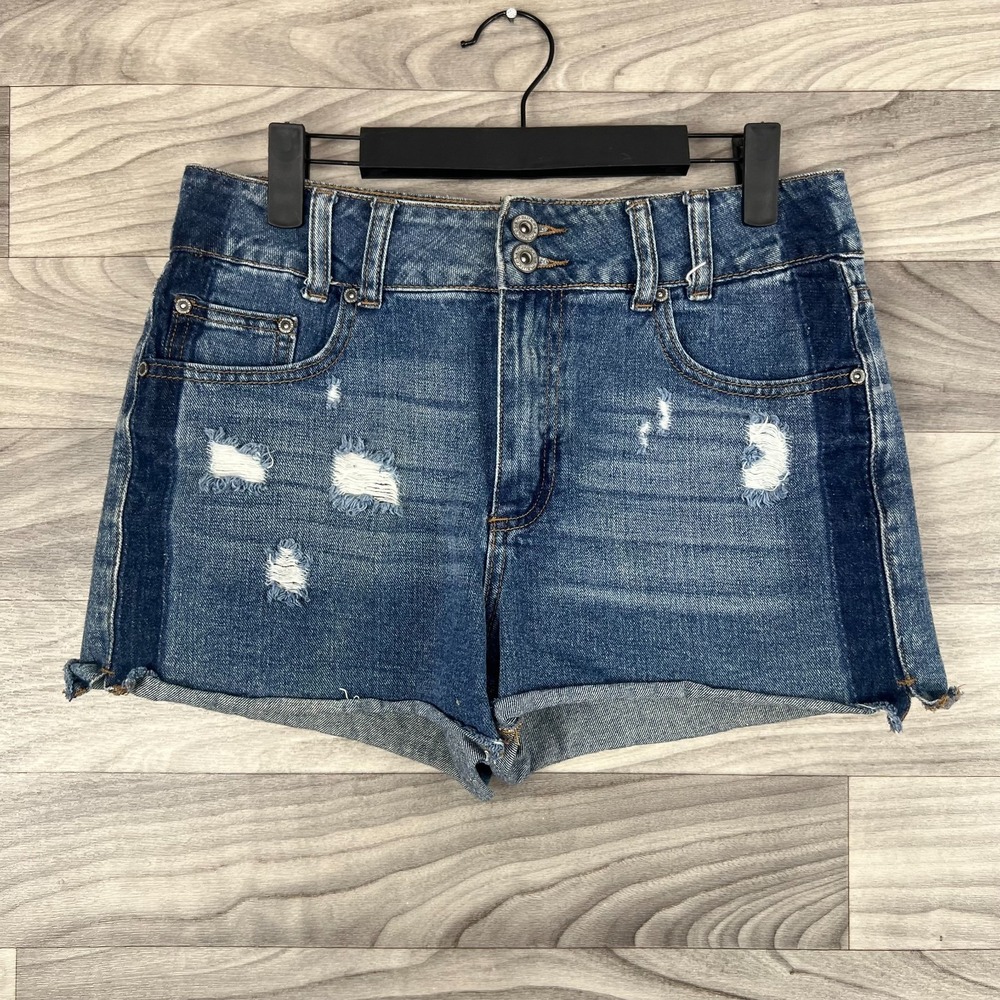 Maurices Jean Shorts Women's 3/4 Blue Denim Distressed Stretch‎ 2 Button Zip Fly